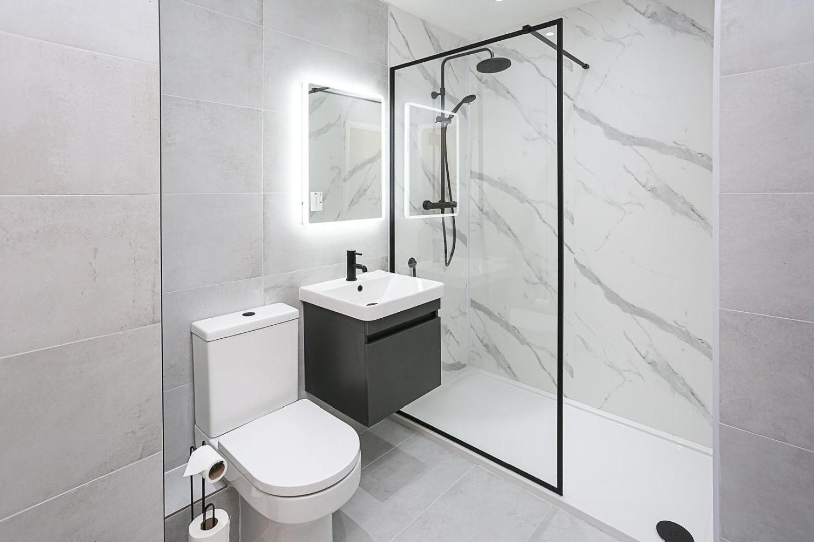 Charming Retreat In Belfast Appartement Buitenkant foto